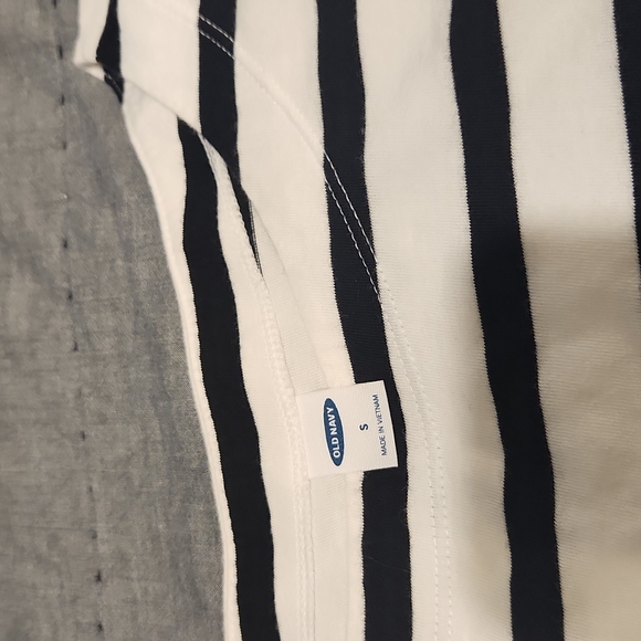 Old navy stripped tee - Picture 3 of 4